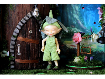 Realpuki gnome costume leaf