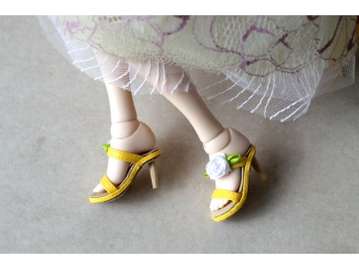 Minifee yellow sandals