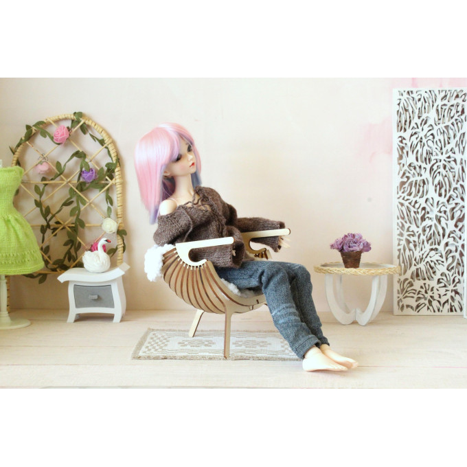 Miniature shield chair with 3 legs digital vector file