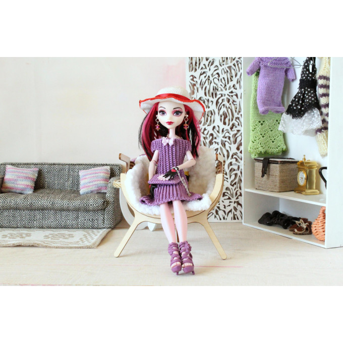 Miniature shield chair with 3 legs digital vector file