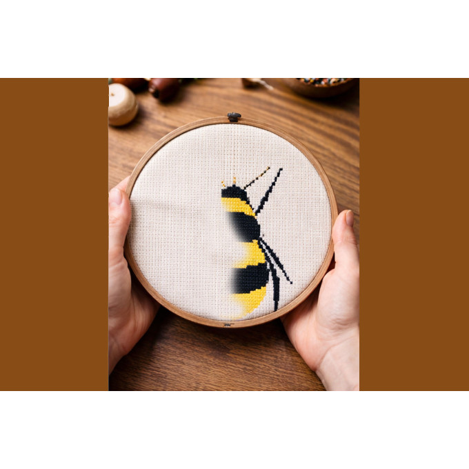 Bee cross stitch embroidery pattern 10 inch needlework