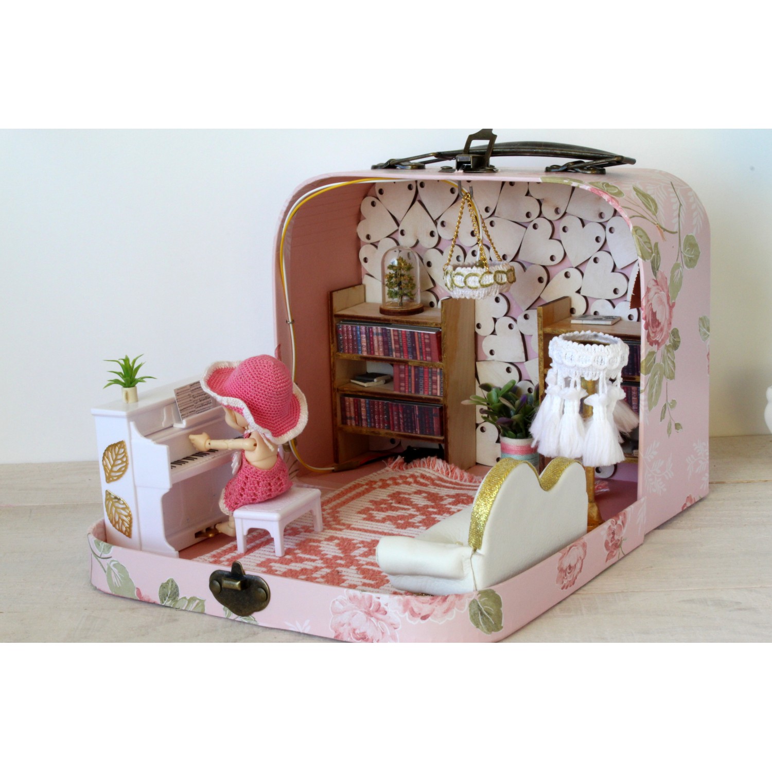 Travel newest dollhouse